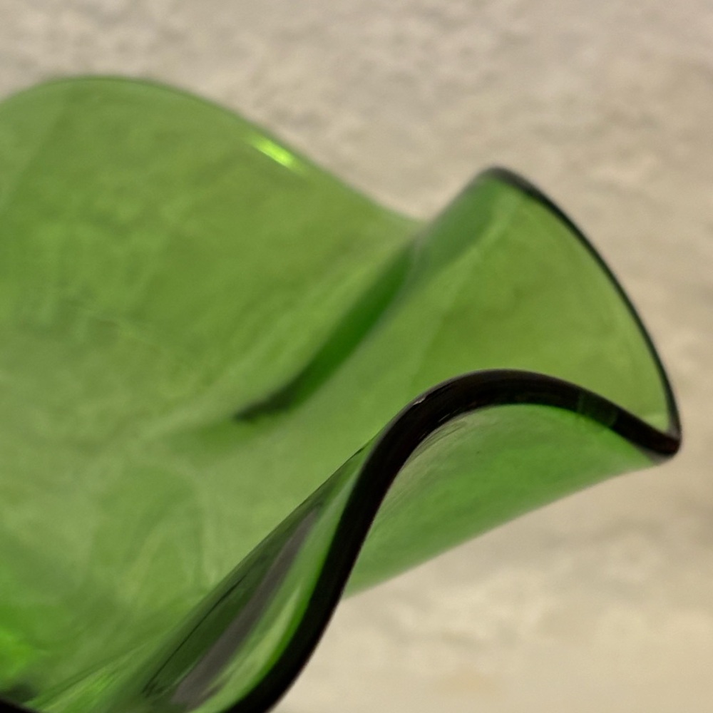 Vintage Green Glass Ruffled Bowl - Picture 4 of 8